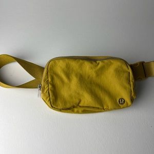 Lululemon everywhere belt bag